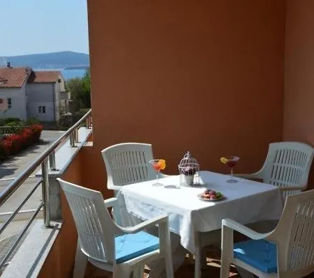 In With Balcony, Air Conditioning, Wi-fi Apartment